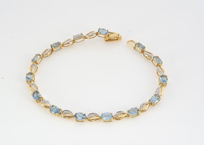 Lot 90 - An 18ct yellow gold aqua and diamond bracelet