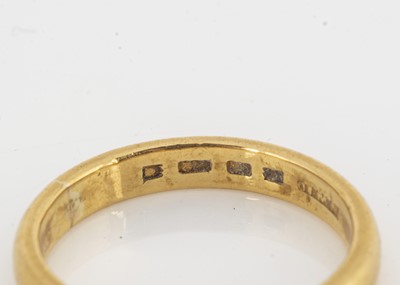 Lot 91 - A 22ct gold D shaped wedding band