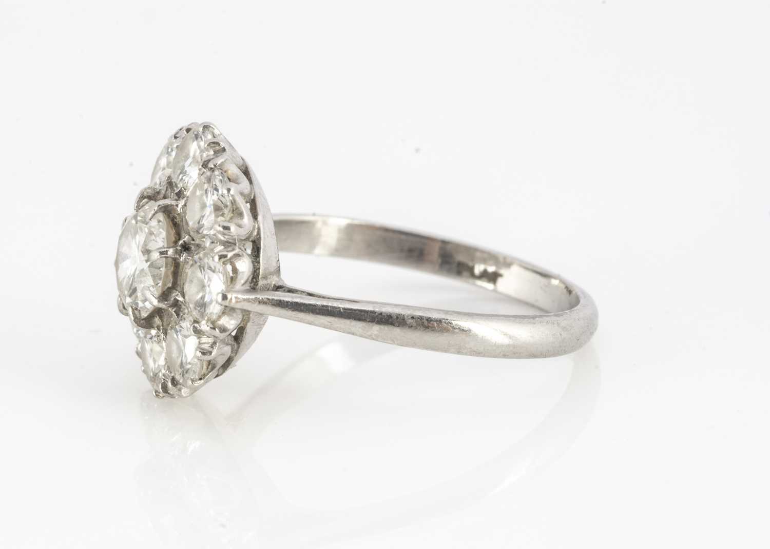 Lot 103 - A platinum and diamond cluster ring