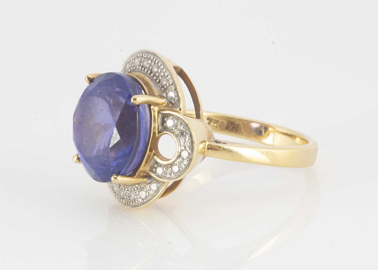 Lot 104 - An 18ct gold diamond and tanzanite dress ring