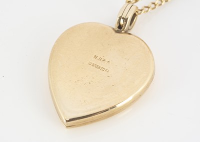Lot 108 - A 9ct gold heart shaped locket with bale hinge