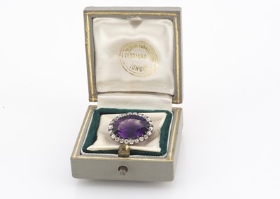 Lot 109 - An Edwardian amethyst and diamond oval cluster brooch