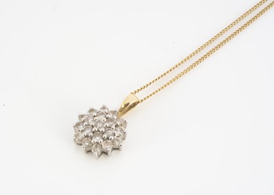 Lot 114 - An 18ct gold diamond set cluster pendant