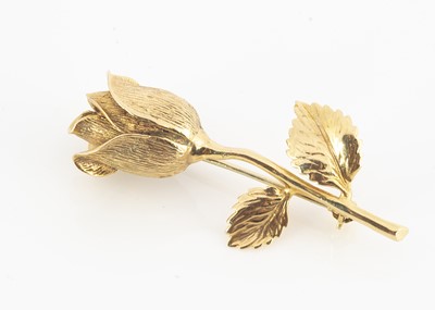 Lot 201 - A 9ct gold lower brooch
