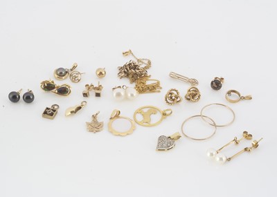 Lot 205 - A quantity of 9ct gold including earrings, pendants fine chains