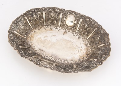 Lot 234 - A late Victorian Scottish silver dish from James Reid & Co