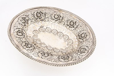 Lot 240 - An Edwardian silver oval footed dish by SG