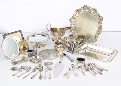 Lot 267 - A collection of silver plated items
