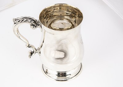 Lot 276 - An Edward VIII silver one pint tankard from Elkington & Co