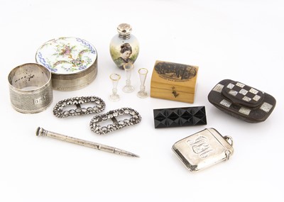 Lot 302 - A collection of silver and objets d'art