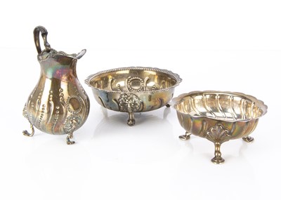 Lot 322 - A Victorian silver sugar basin and milk jug by RH or BH