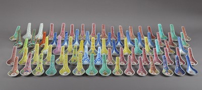 Lot 482 - A very large collection of Chinese porcelain soup spoons