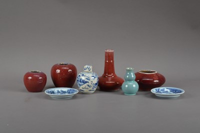 Lot 495 - A collection of Chinese ceramics